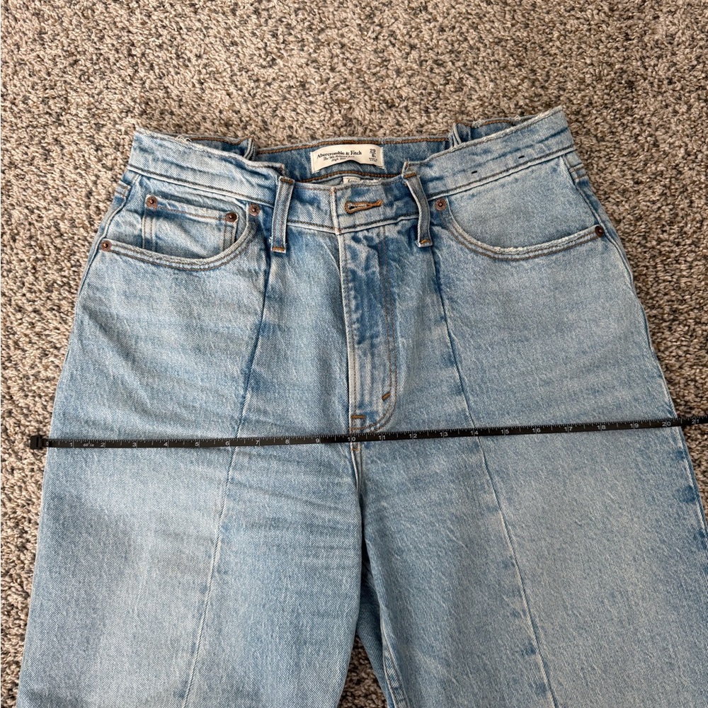 Abercrombie & Fitch High Rise 90s Relaxed Jean - Curve Love - Picture 5 of 7